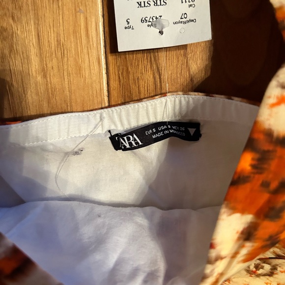 Adorable Floral Crop Top - SIZE S - Picture 2 of 2